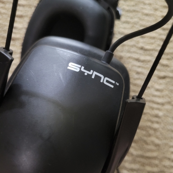 HOWARD LEIGHT Black Over-Ear Headphones - Picture 7 of 11